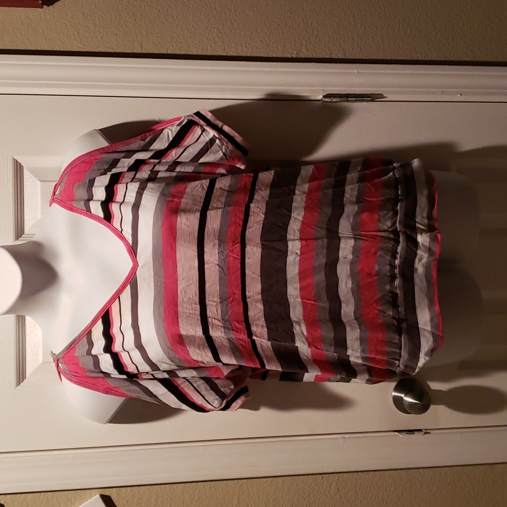 Cold shoulder tee
